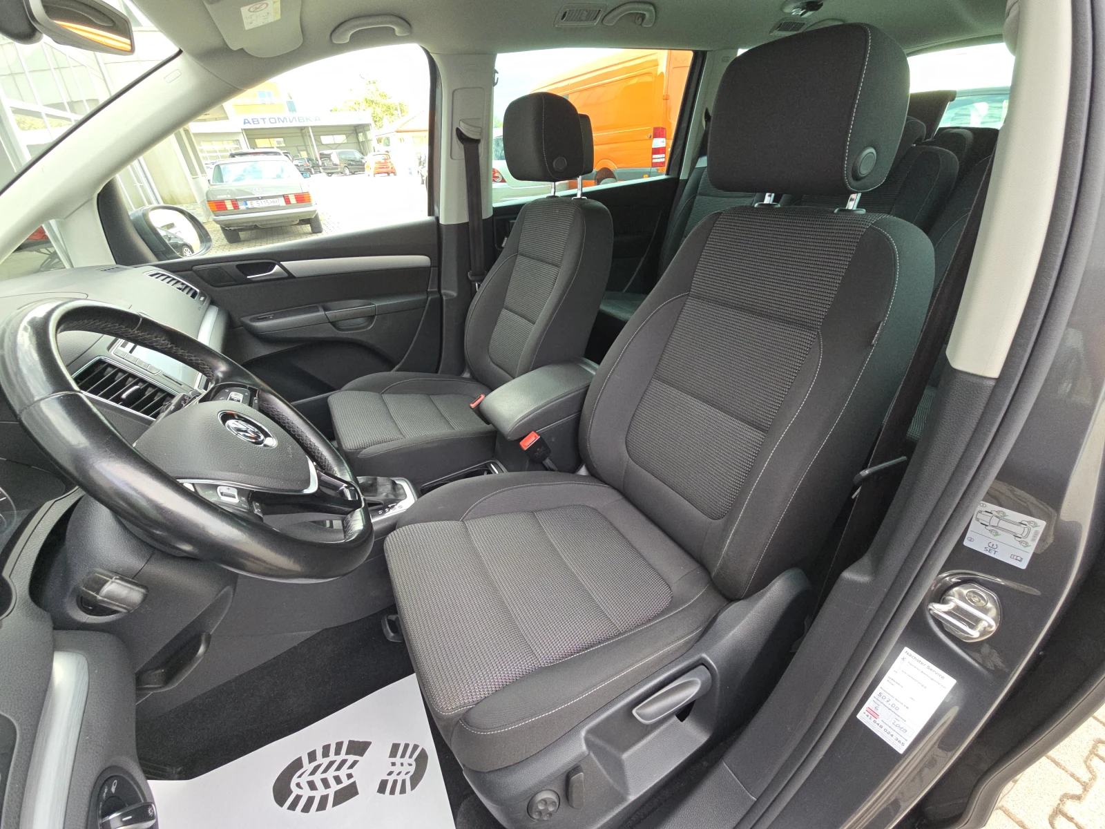 VW Sharan 7-места!DSG!Facelift!Швейцария!!, снимка 11 - Автомобили и джипове - 55894095