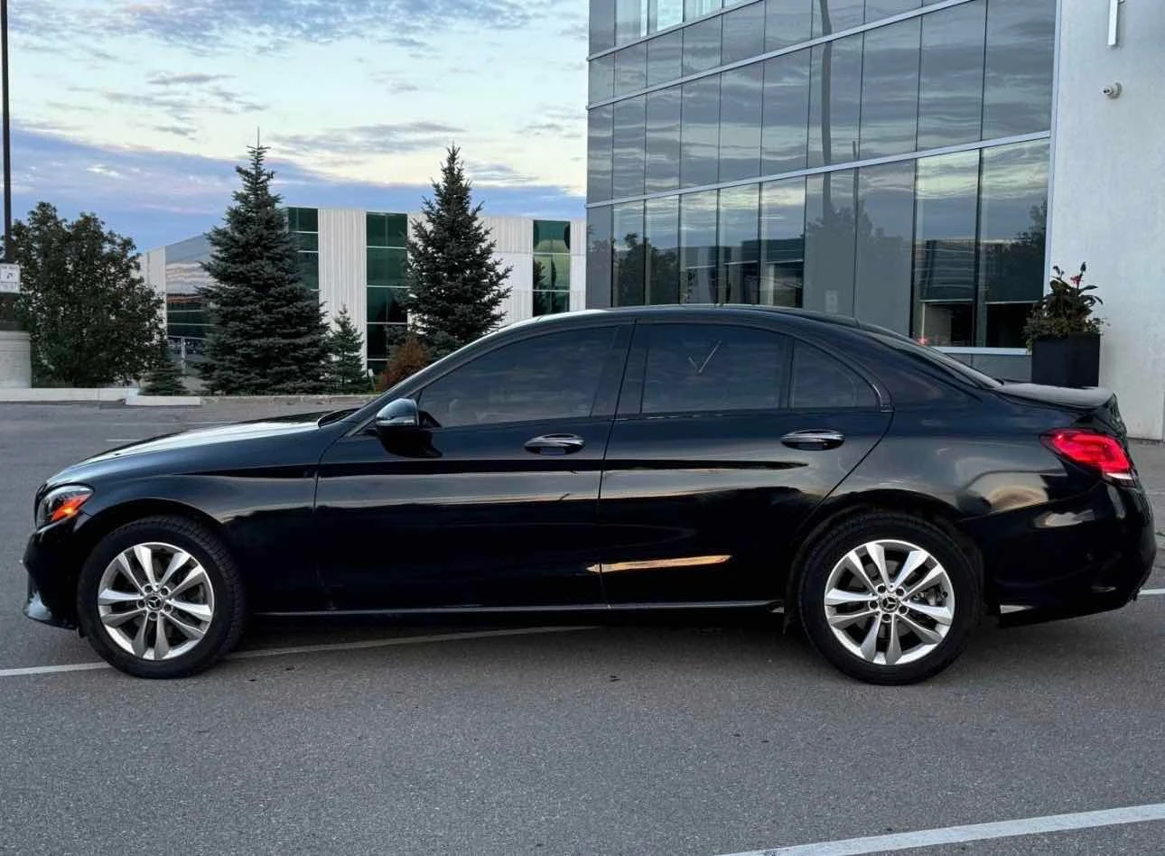 Mercedes-Benz C 300 4MATIC * ПАНОРАМА* ДВА КЛЮЧА* КАМЕРА* , снимка 4 - Автомобили и джипове - 56002603