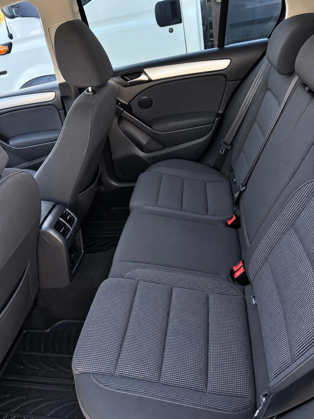 VW Golf 1.6 TDI CARPLAY, снимка 5 - Автомобили и джипове - 56522641