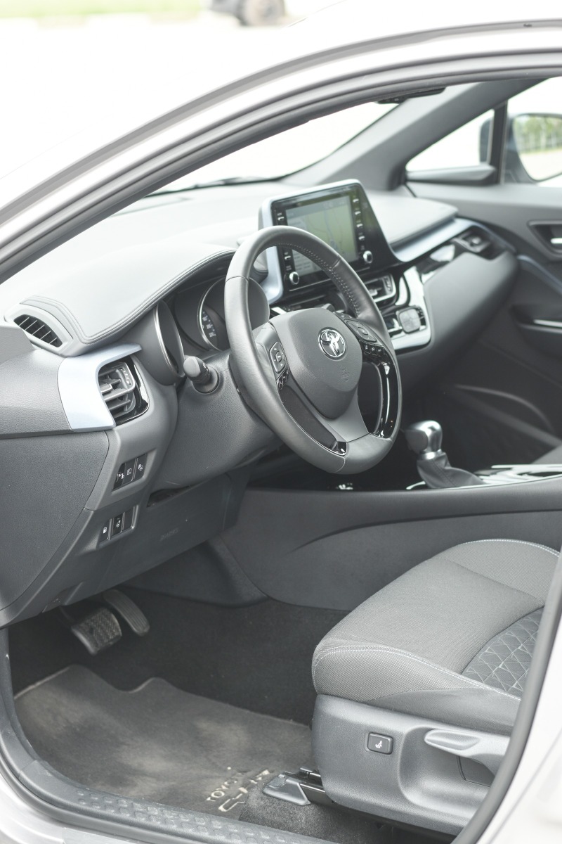Toyota C-HR 2.0 Hybrid Luxury, снимка 12 - Автомобили и джипове - 45700940