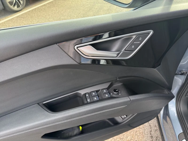 Audi Q4 50e-tron/299HP/SB/S-LINE/PANO/MATRIX/CAM/546g, снимка 12 - Автомобили и джипове - 52303508