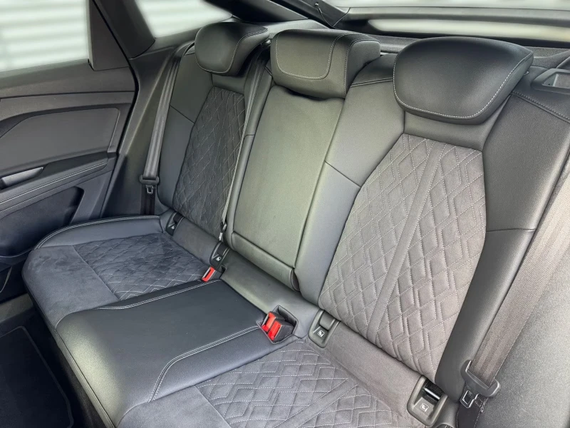 Audi Q4 50e-tron/299HP/SB/S-LINE/PANO/MATRIX/CAM/546g, снимка 15 - Автомобили и джипове - 52303508