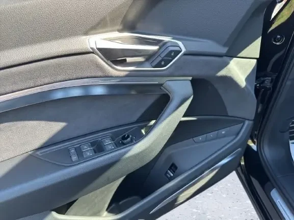Audi Q8 e-Tron Sportback 55 = Black Optic Plus = �������� | Mobile.bg � ����������� 6