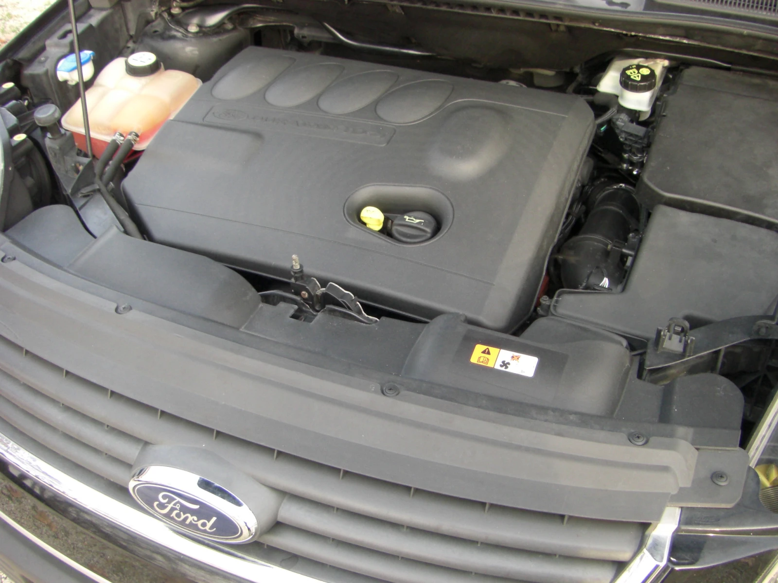 Ford Kuga 2.0tdci 4x4 Keyless Panorama KOJA, снимка 17 - Автомобили и джипове - 53960506