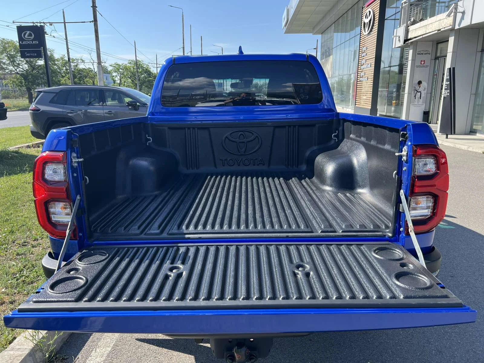 Toyota Hilux 2.8D 6АТ INVINCIBLE, снимка 6 - Автомобили и джипове - 54837097