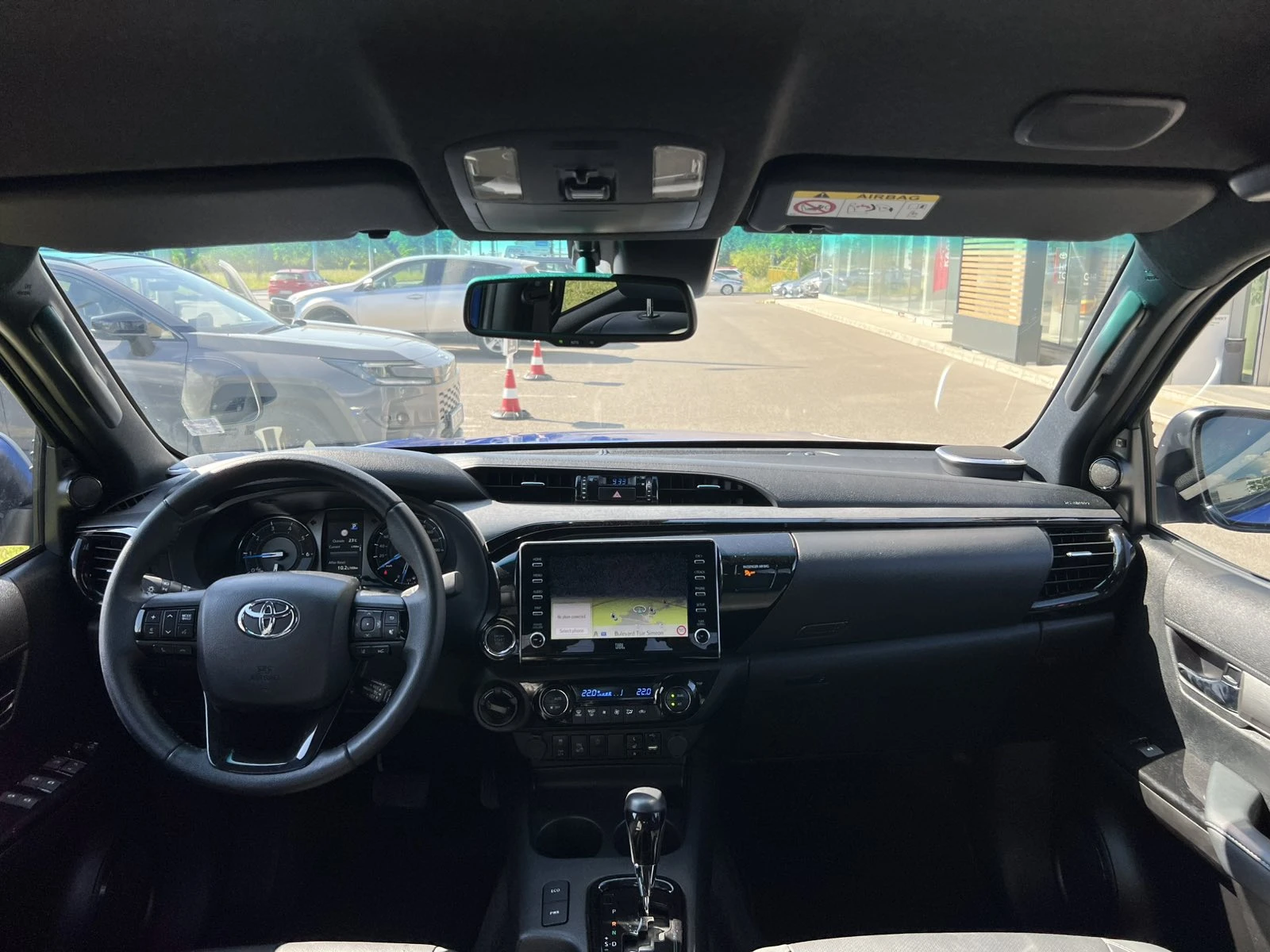 Toyota Hilux 2.8D 6АТ INVINCIBLE, снимка 15 - Автомобили и джипове - 54837097