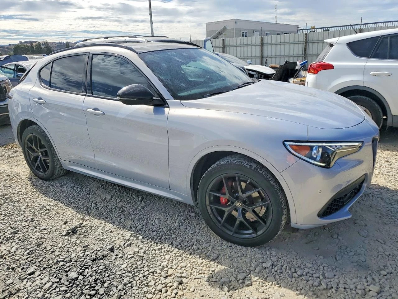 Alfa Romeo Stelvio TI| Q4| HARMAN/KARDON| DISTRONIC| KEYLESS
