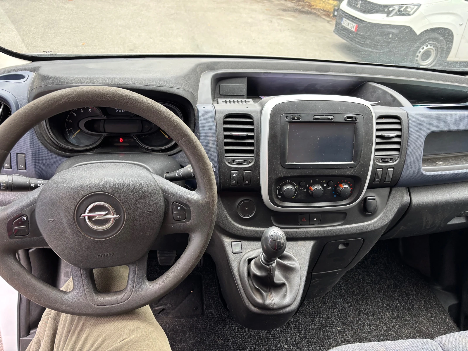 Opel Vivaro Работилница с шкафове , снимка 8 - Бусове и автобуси - 56744183