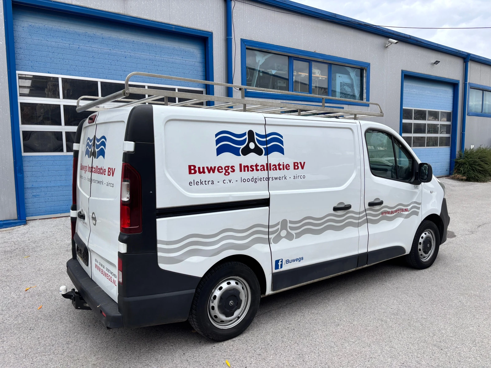 Opel Vivaro Работилница с шкафове , снимка 5 - Бусове и автобуси - 56744183