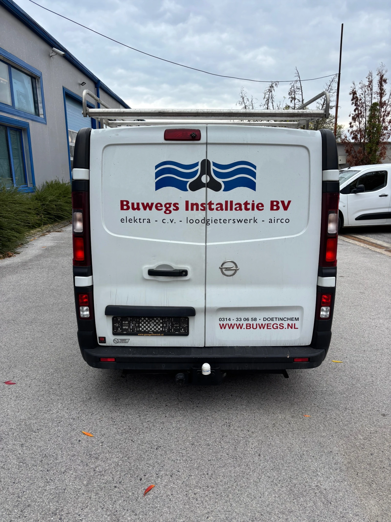 Opel Vivaro Работилница с шкафове , снимка 7 - Бусове и автобуси - 56744183