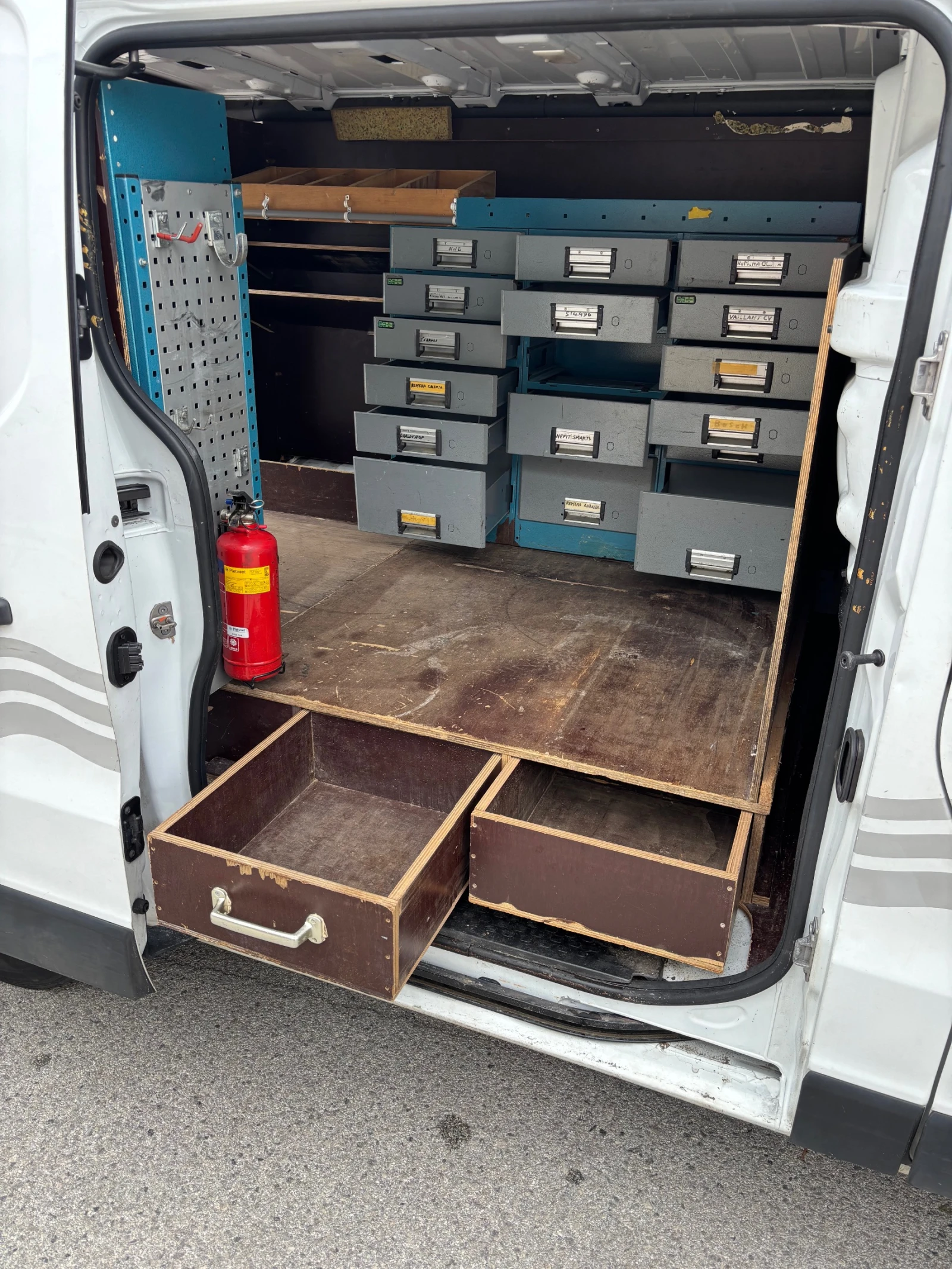 Opel Vivaro Работилница с шкафове , снимка 15 - Бусове и автобуси - 56744183