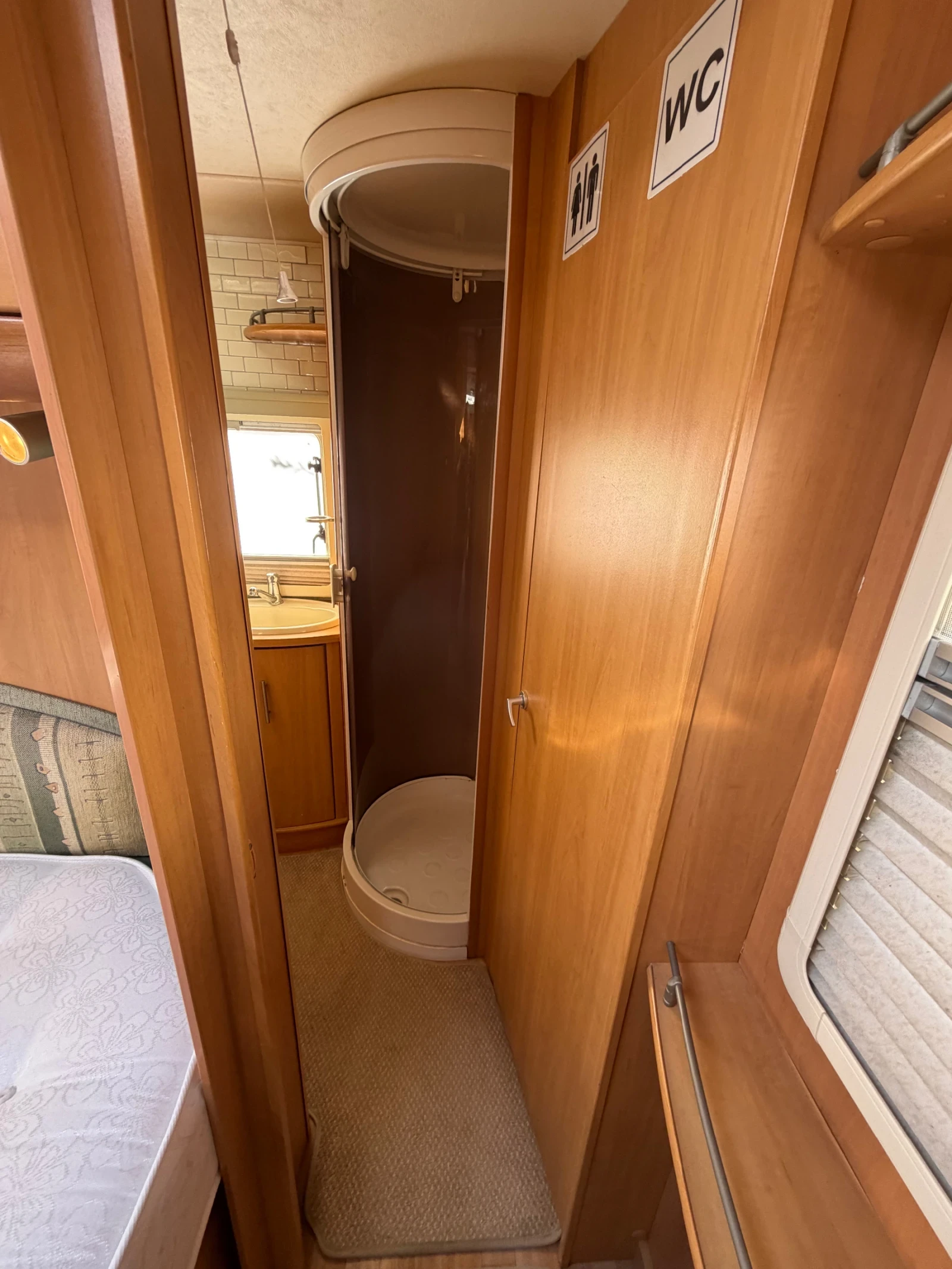 Каравана Tabbert CONQUEROR-ФРЕНСКА СПАЛНЯ/MOVER/СОЛАР/ДУШ КАБИНА, снимка 9 - Каравани и кемпери - 54140640