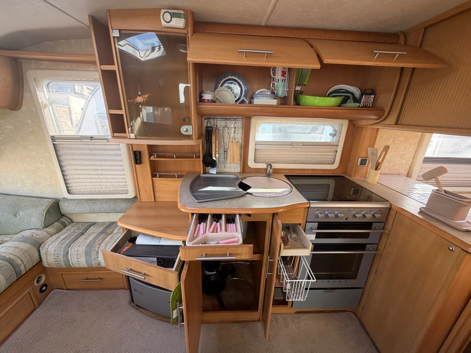 Каравана Tabbert CONQUEROR-ФРЕНСКА СПАЛНЯ/MOVER/СОЛАР/ДУШ КАБИНА, снимка 13 - Каравани и кемпери - 54140640