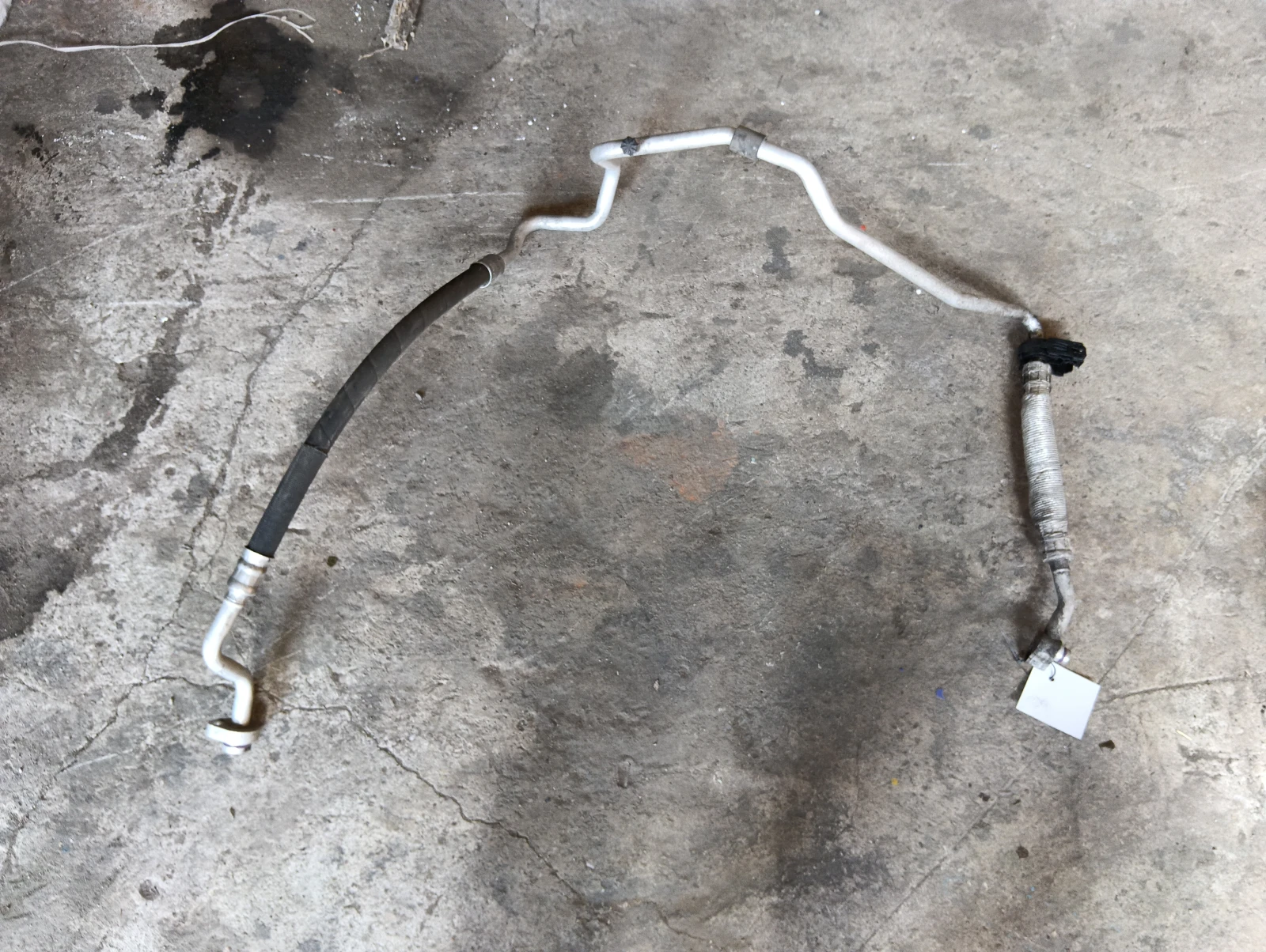 маркуч (тръба) климатик 5N0820743D 2.0TDI VW Tiguan