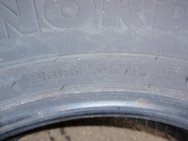 Гуми Всесезонни 235/65R17, снимка 7 - Гуми и джанти - 7723236