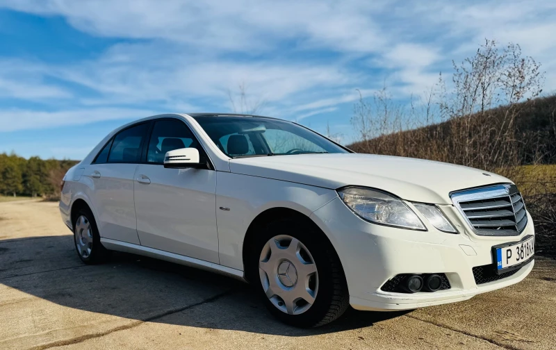 Mercedes-Benz E 220, снимка 2 - Автомобили и джипове - 48442787