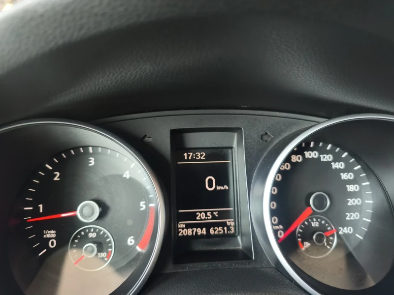 VW Golf 2.0TDI-140к.с Евро-5 Регистриран, снимка 11 - Автомобили и джипове - 51746205