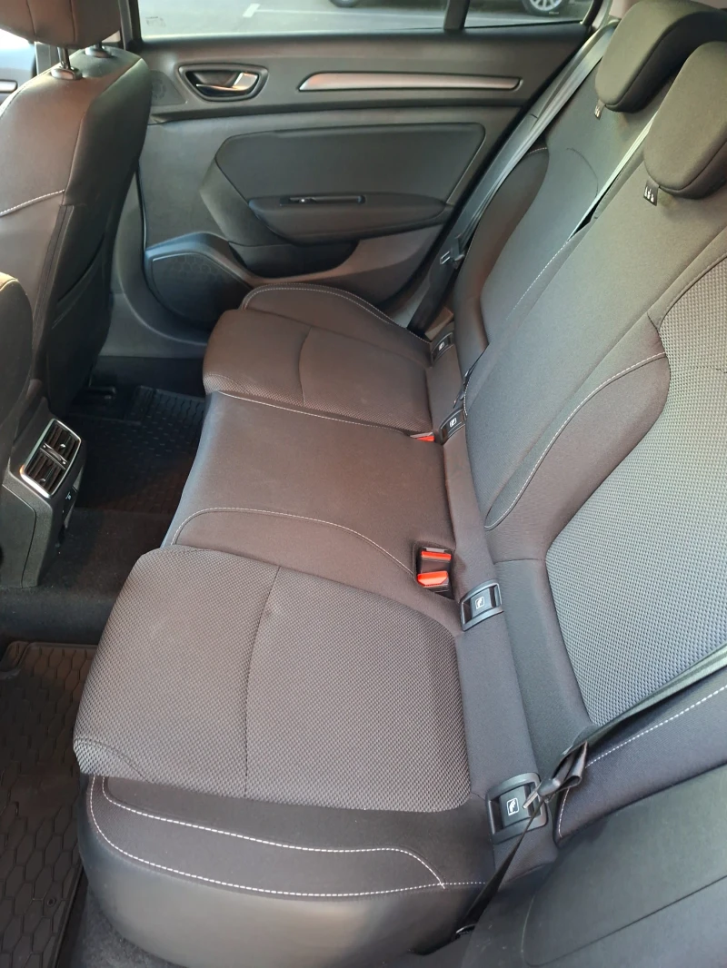 Renault Megane, снимка 14 - Автомобили и джипове - 52517489