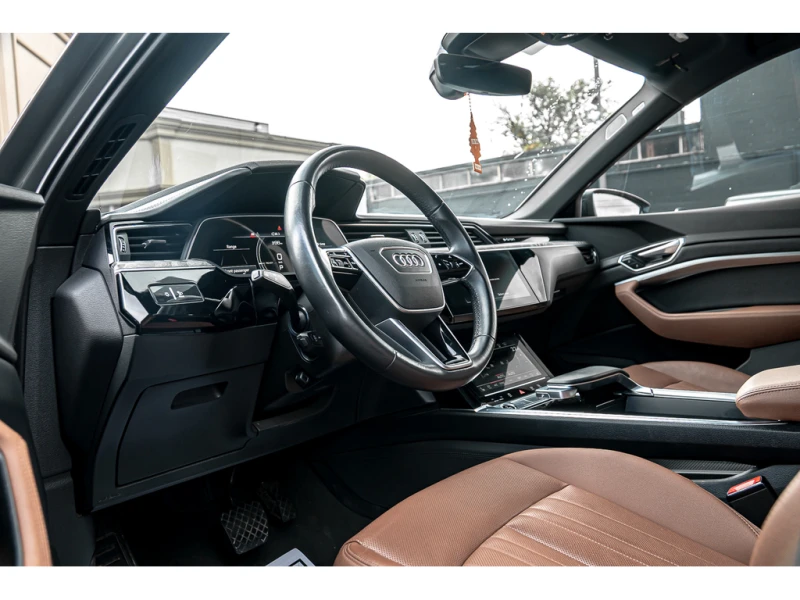 Audi E-Tron Prestige* S-Line* 360* КОжа* Подгрев* Пано* , снимка 3 - Автомобили и джипове - 52651822