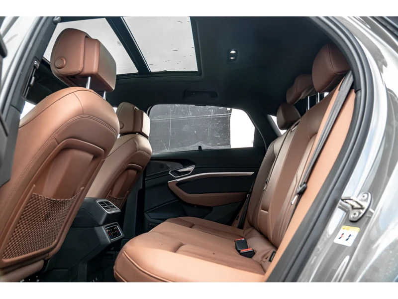 Audi E-Tron Prestige* S-Line* 360* КОжа* Подгрев* Пано* , снимка 12 - Автомобили и джипове - 52651822