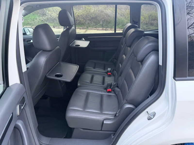 VW Touran 2000-140 кс АВТОМАТИК 7 МЕСТА, снимка 12 - Автомобили и джипове - 52677084