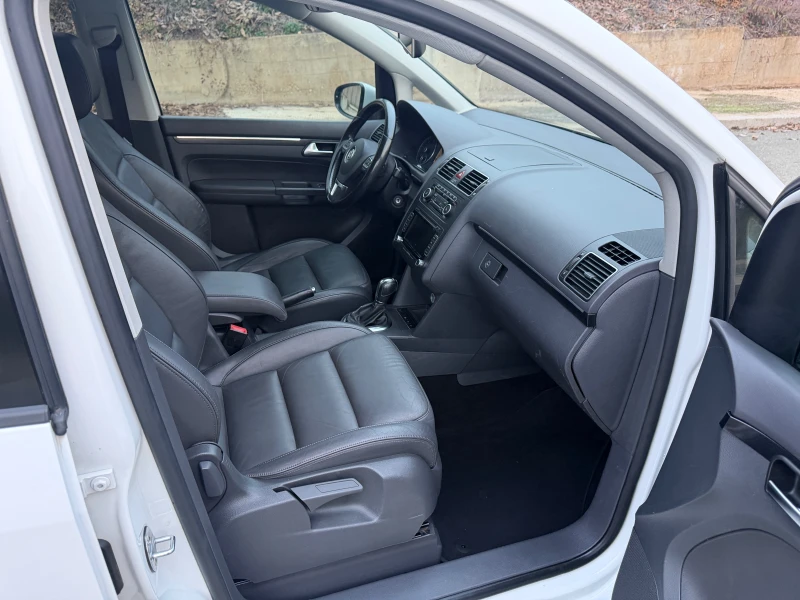 VW Touran 2000-140 кс АВТОМАТИК 7 МЕСТА, снимка 11 - Автомобили и джипове - 52677084