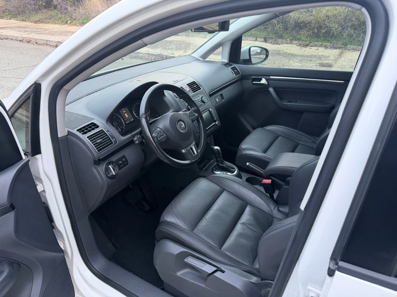 VW Touran 2000-140 кс АВТОМАТИК 7 МЕСТА, снимка 10 - Автомобили и джипове - 52677084