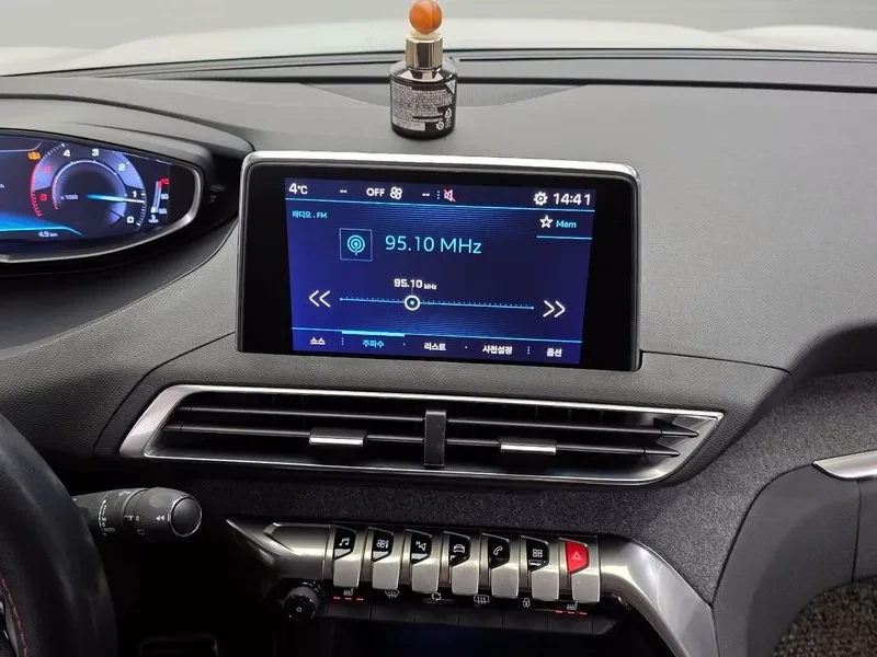 Peugeot 3008 1.6 BlueHDI, снимка 14 - Автомобили и джипове - 54298740