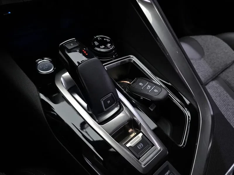 Peugeot 3008 1.6 BlueHDI, снимка 9 - Автомобили и джипове - 54298740