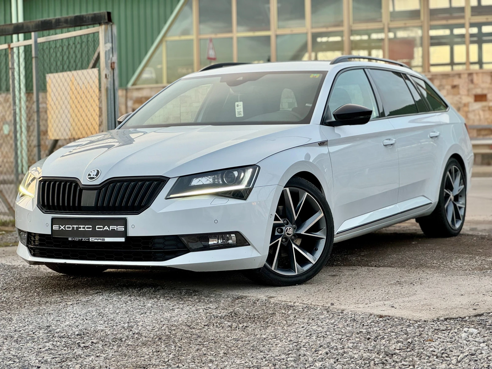 Skoda Superb 2.0TDI ! 4x4 ! SportLine ! SWISS ! - изображение 3