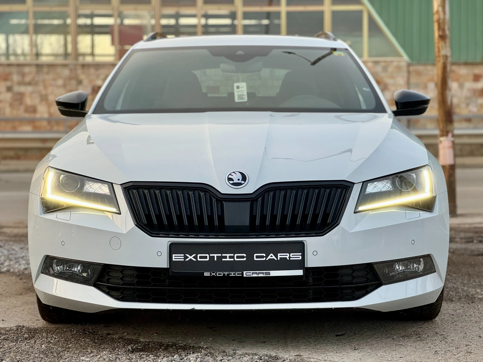 Skoda Superb 2.0TDI ! 4x4 ! SportLine ! SWISS ! - изображение 2