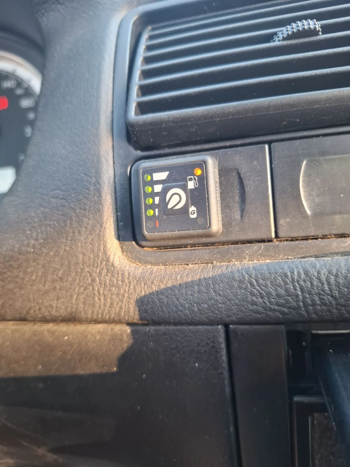 VW Golf 1.6 - изображение 7
