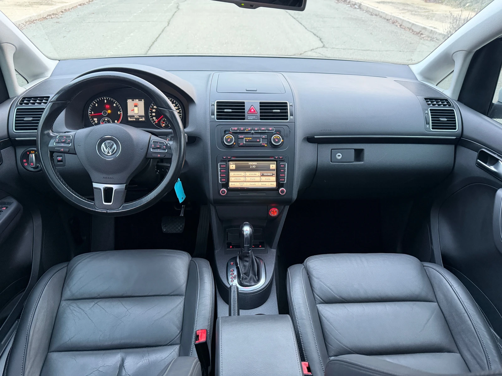 VW Touran 2000-140 кс АВТОМАТИК 7 МЕСТА - изображение 9