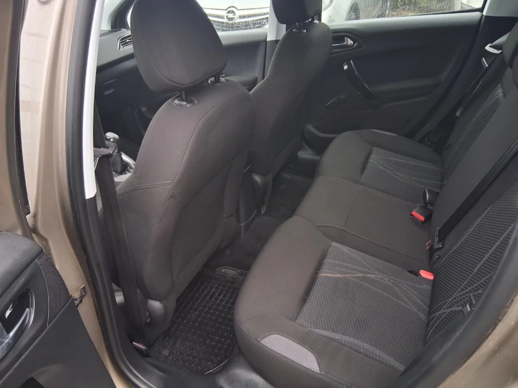 Peugeot 208  - изображение 9