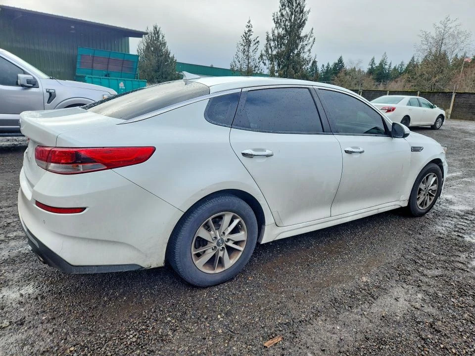 Kia Optima 2.4L 4 Front-wheel Drive - изображение 3