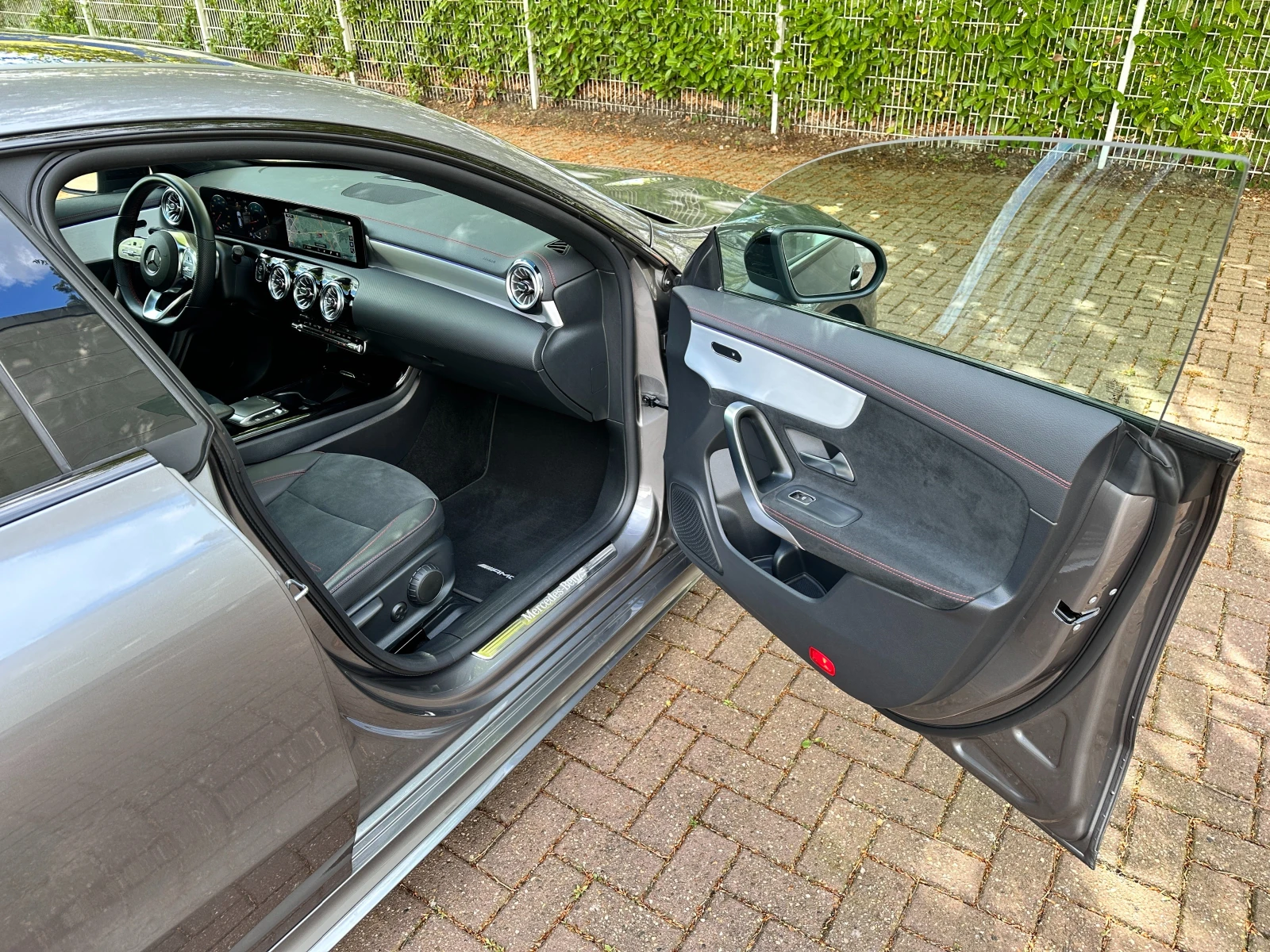 Mercedes-Benz CLA Shooting Brake 180 AMG Line, снимка 11 - Автомобили и джипове - 54352010