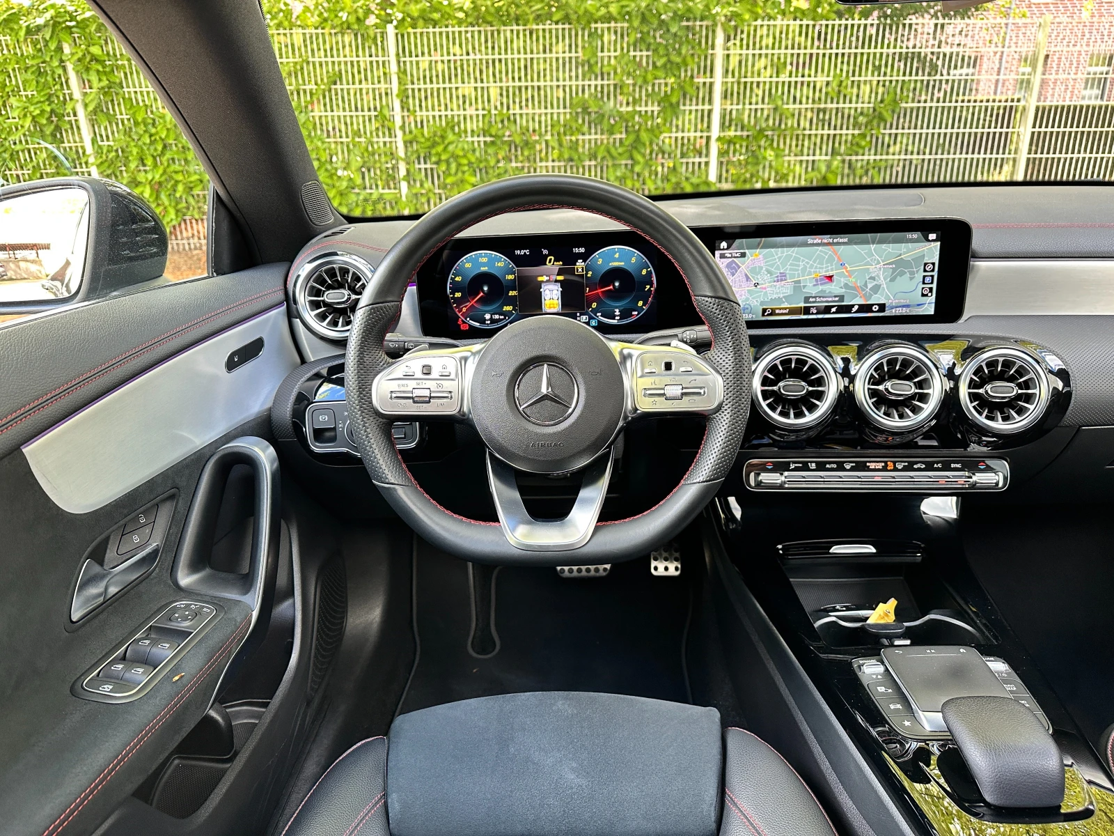 Mercedes-Benz CLA Shooting Brake 180 AMG Line, снимка 13 - Автомобили и джипове - 54352010