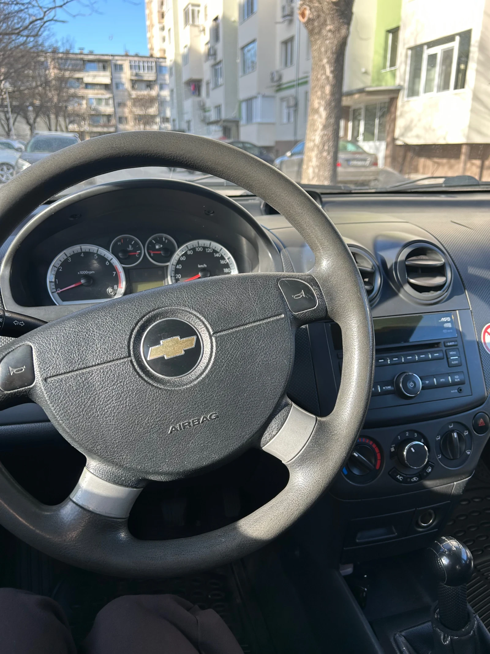 Chevrolet Aveo, снимка 10 - Автомобили и джипове - 54359517