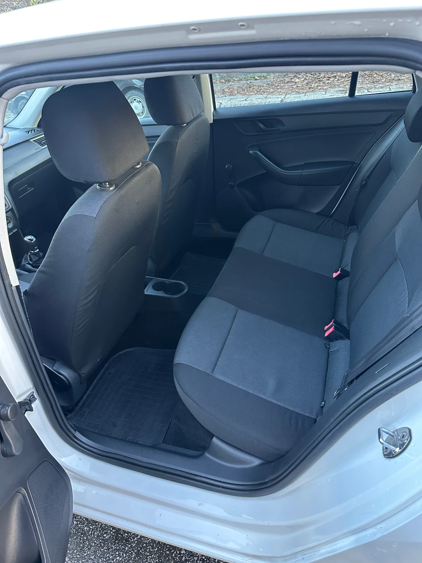 Skoda Rapid 1.2i 105 k.s | Mobile.bg � ����������� 12
