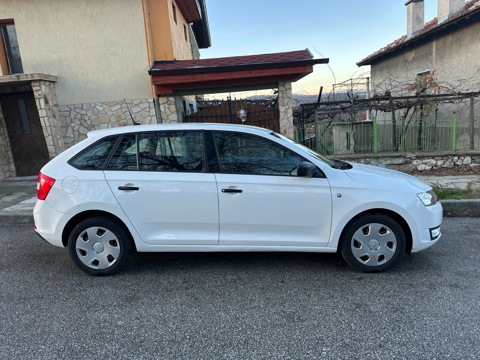 Skoda Rapid 1.2i 105 k.s | Mobile.bg � ����������� 4