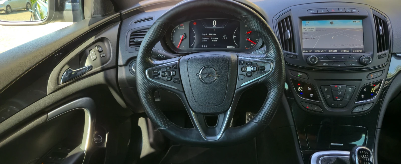 Opel Insignia Спорт турър св, снимка 5 - Автомобили и джипове - 54511326