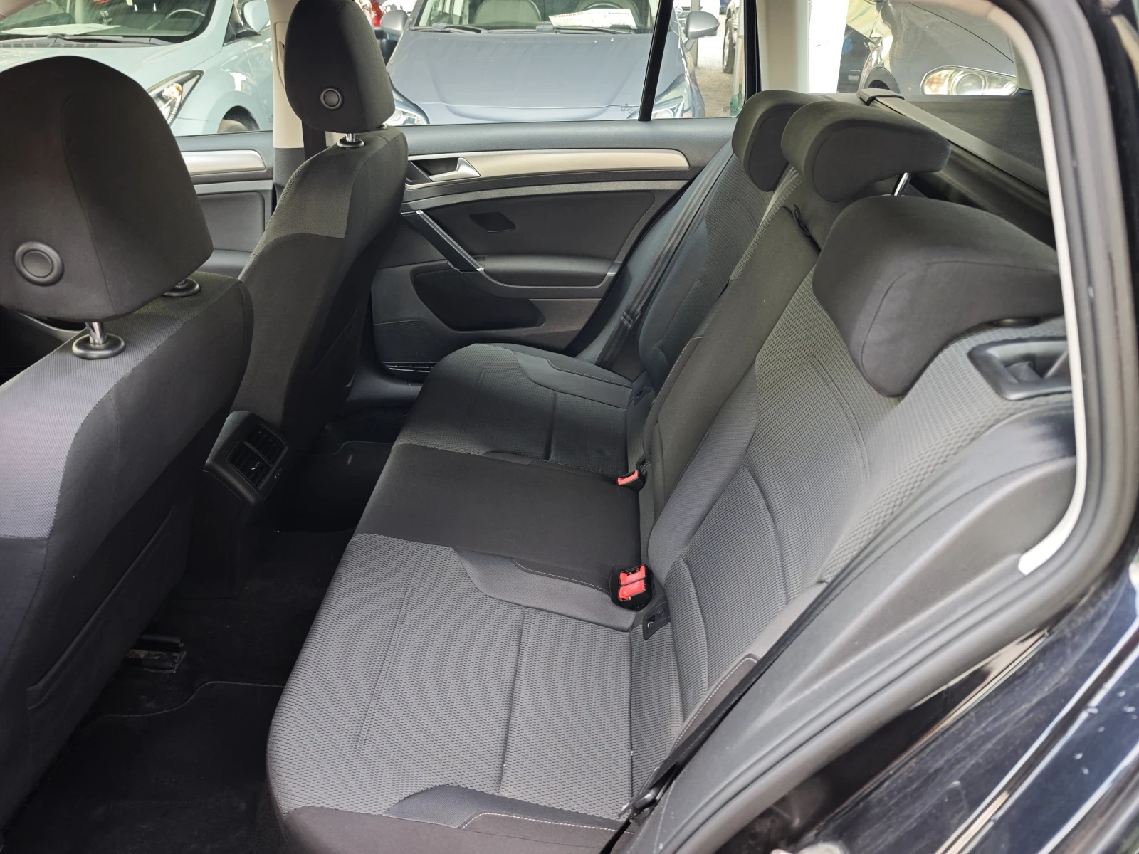 VW Golf 1.6TDI ITALIA , снимка 8 - Автомобили и джипове - 54857306