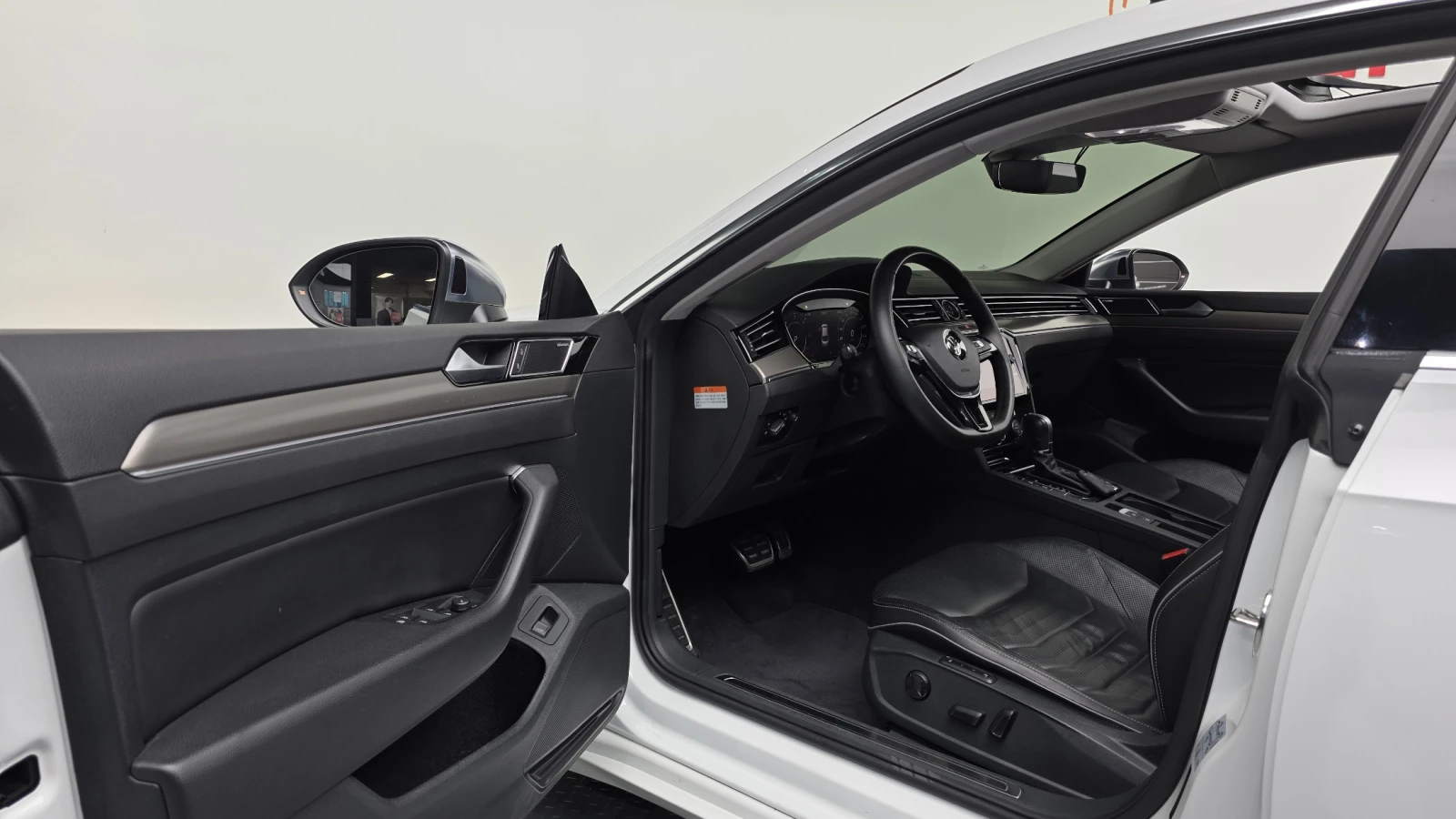 VW Arteon 2.0 TDI* 360* HUD* ЕЛ. БАГАЖНИК* BLIND SPOT* КРАЙН, снимка 10 - Автомобили и джипове - 55496245