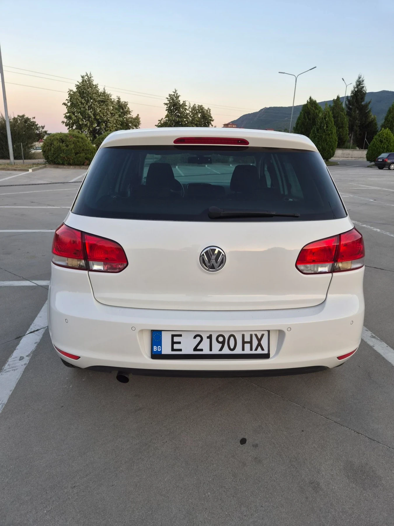 VW Golf 1.6 TDI, снимка 2 - Автомобили и джипове - 56456007