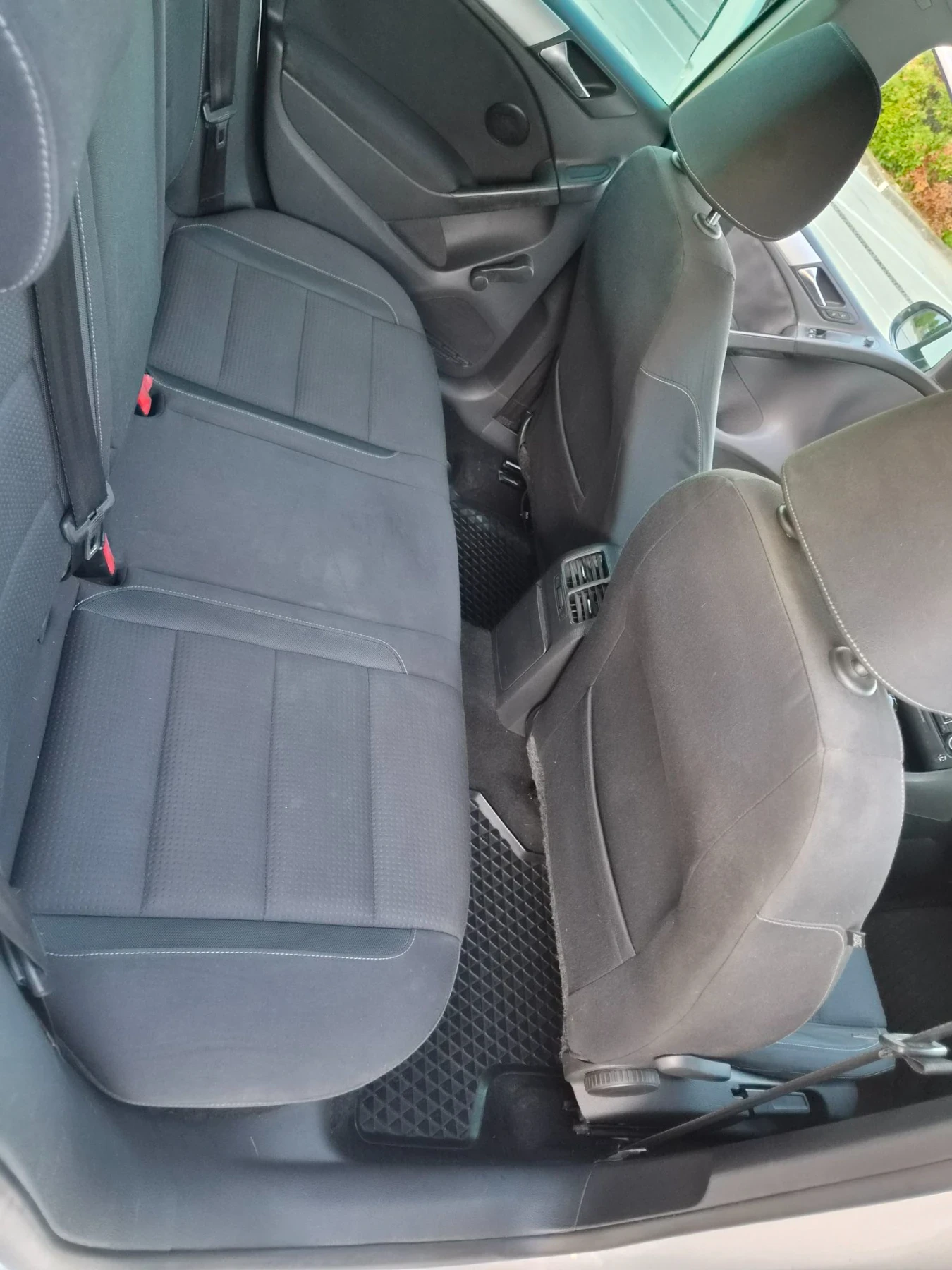 VW Golf 1.6 TDI, снимка 7 - Автомобили и джипове - 56456007