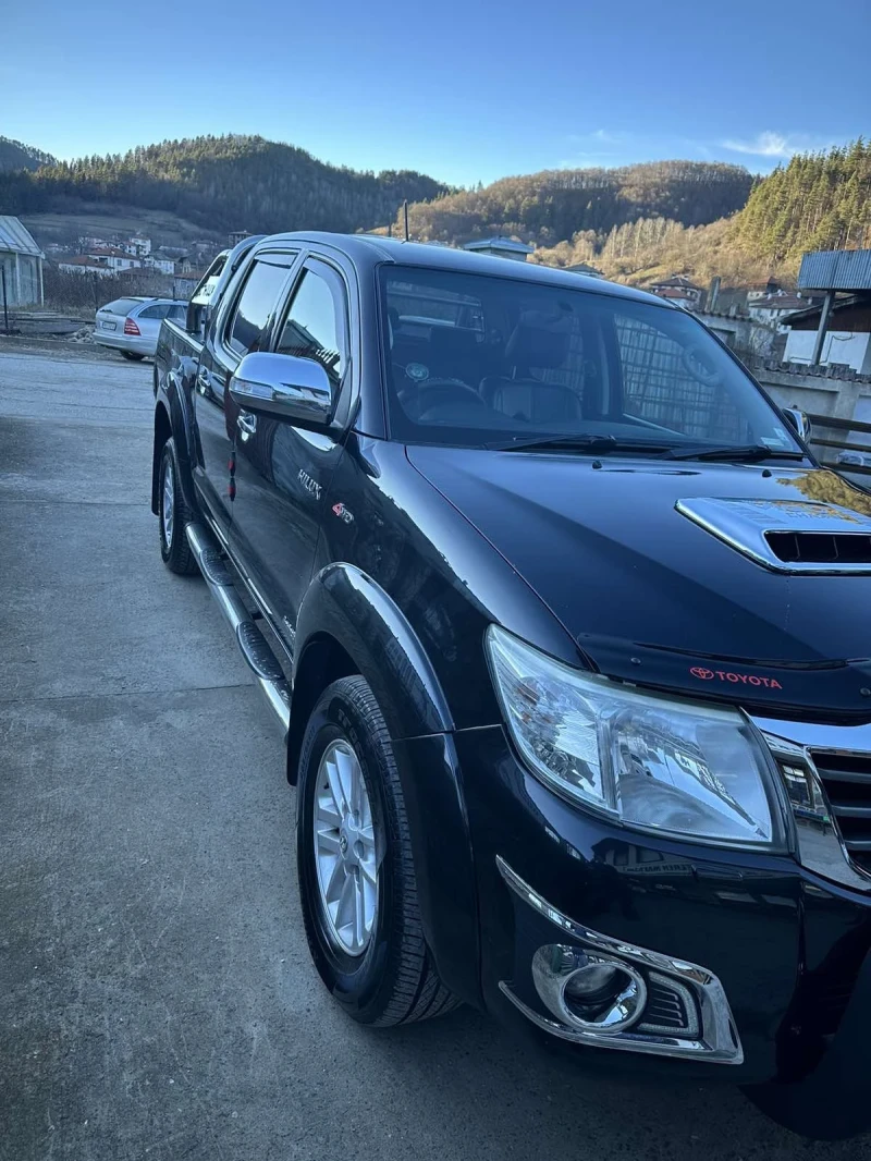 Toyota Hilux 3.0 D4D, снимка 2 - Автомобили и джипове - 48856399