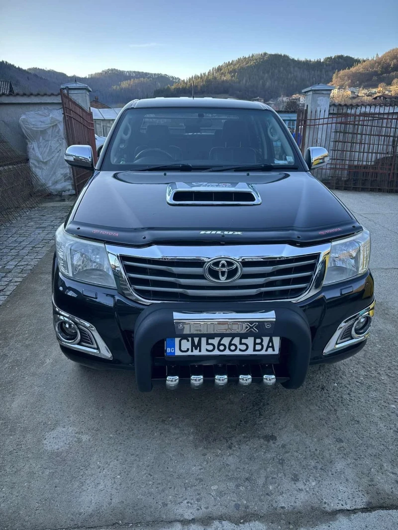 Toyota Hilux 3.0 D4D, снимка 1 - Автомобили и джипове - 48856399