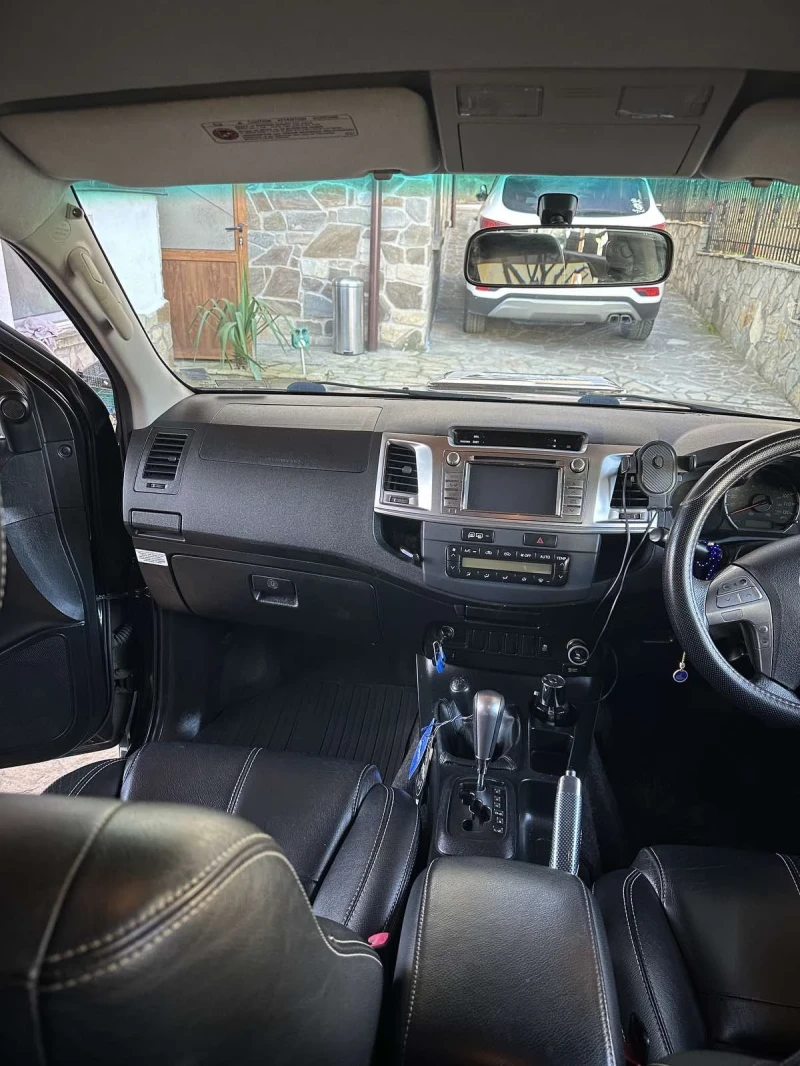 Toyota Hilux 3.0 D4D, снимка 6 - Автомобили и джипове - 48856399