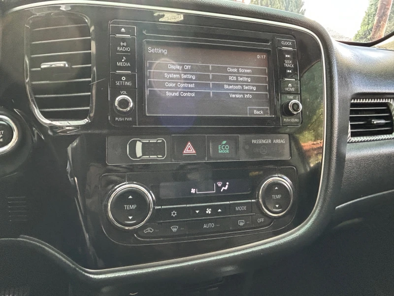 Mitsubishi Outlander 2.0i/4x4/Автомат, снимка 13 - Автомобили и джипове - 52542547