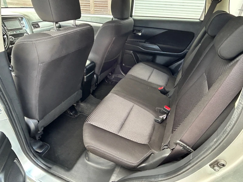 Mitsubishi Outlander 2.0i/4x4/Автомат, снимка 10 - Автомобили и джипове - 52542547
